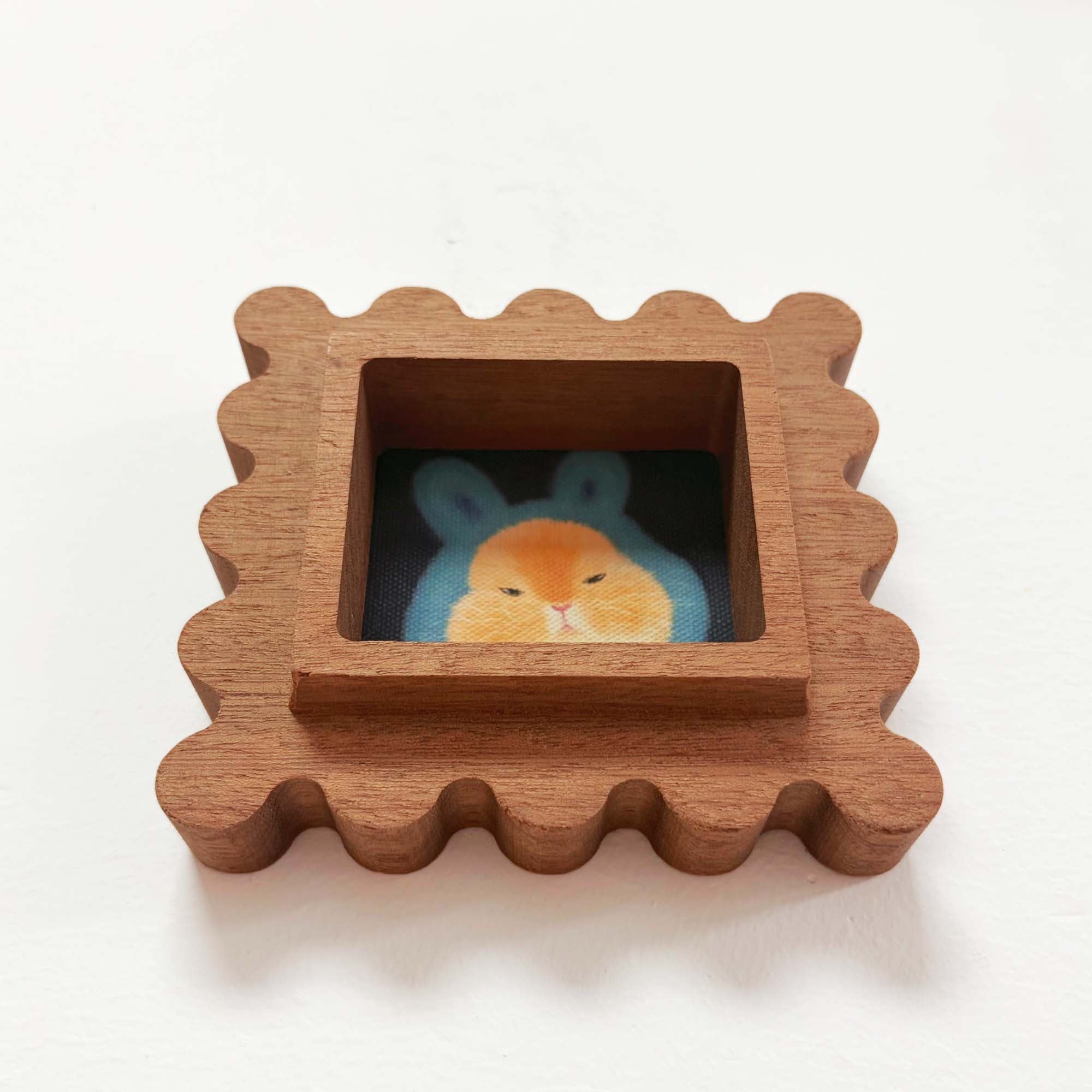 Handmade Scalloped Sapele Wood Picture Frame with Rabbit Art